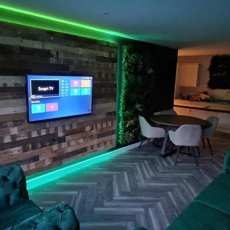 No 4 Hawthorn View Ground Floor * يورك
